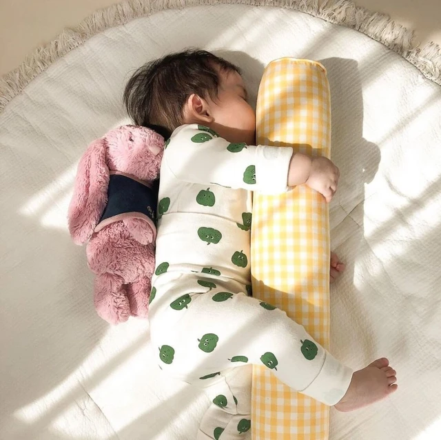  toddler sleep with pillow