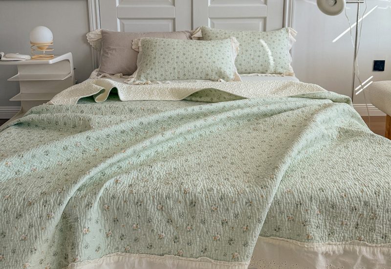 how to layer a bed with a coverlet