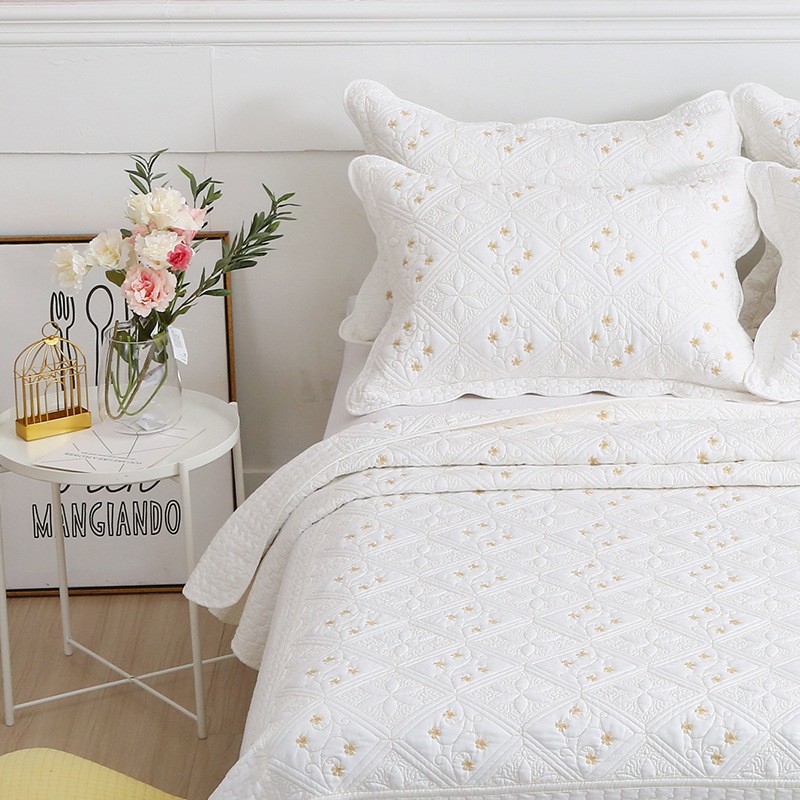 white matelasse coverlet